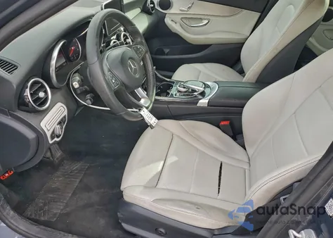 2015 Mercedes-Benz C 300 z USA, uszkodzony, nr VIN 55SWF4JB3FU072285